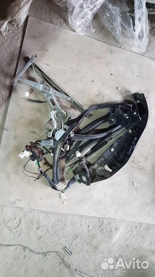 Стеклоподъемник пер.задправ.двери Lexus GS 300,350