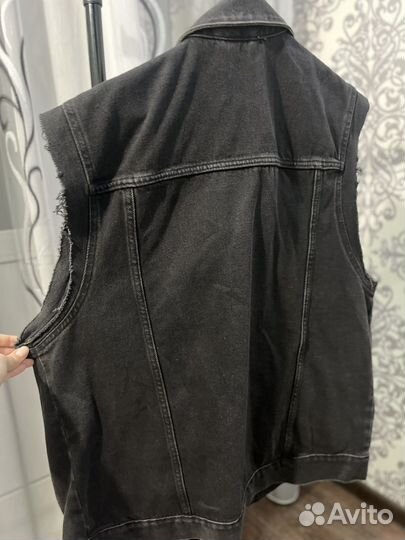 Джинсовая жилетка женская