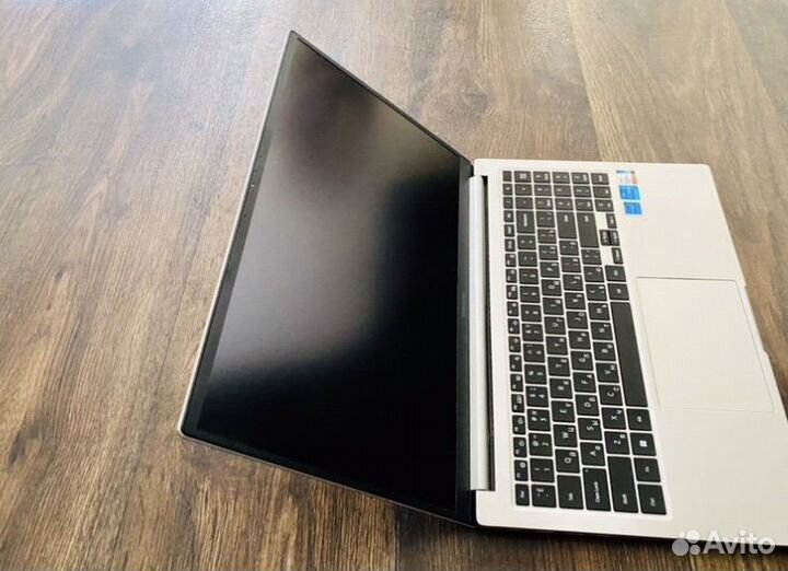 Ноутбук Samsung Book 2023г