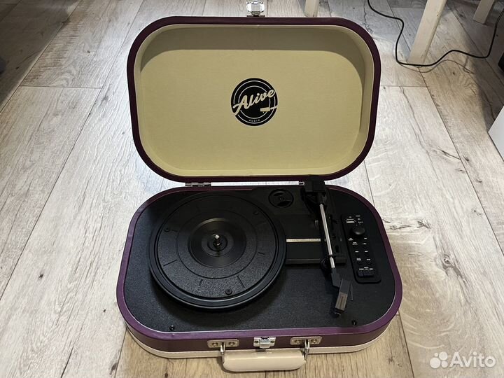 Проигрыватель винила Alive