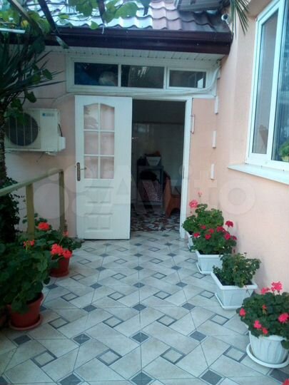 Комната 18 м² в 9-к., 1/4 эт.