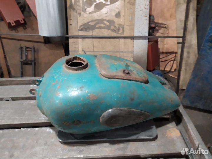 Бак от мотоцикла Урал с бардачком