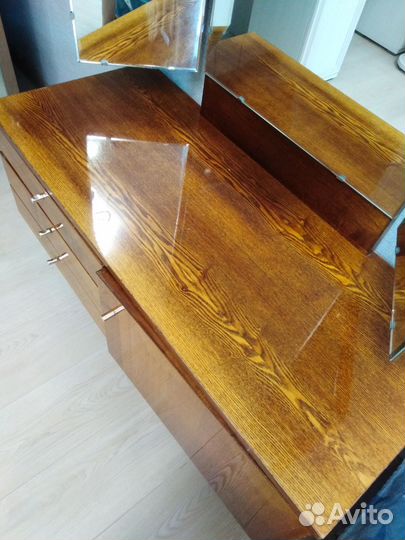 Трюмо с зеркалом