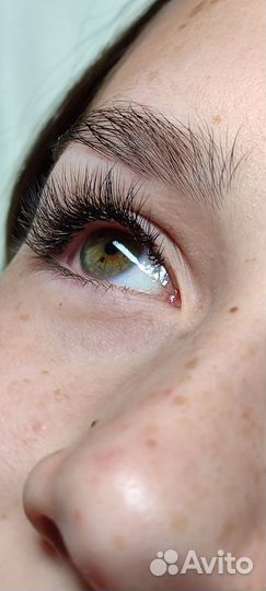 Наращивание ресниц модели