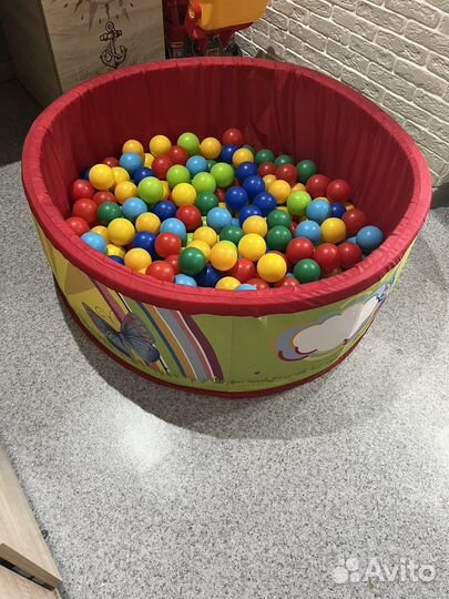 Бассейн сухой с шариками