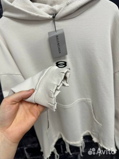 Худи Balenciaga с эффектом порванности