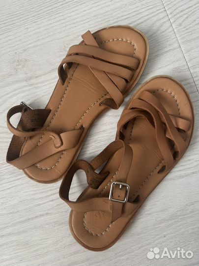 Сандалии для девочки zara