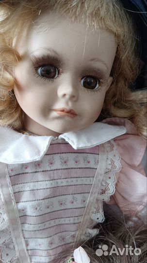 Кукла фарфоровая