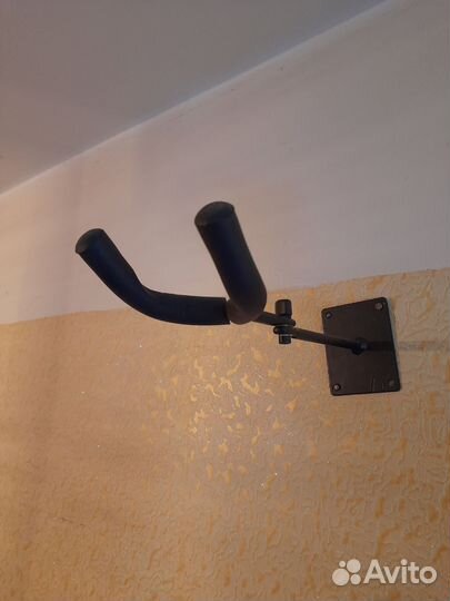 Держатель для гитары на стену