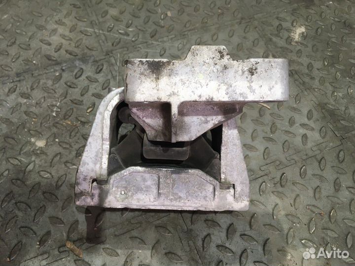 Опора двигателя правая