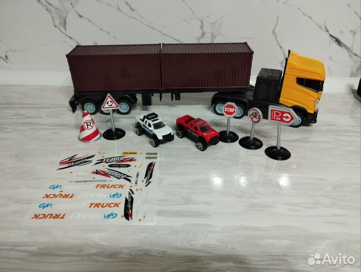 Машина грузовая с аксессуарами