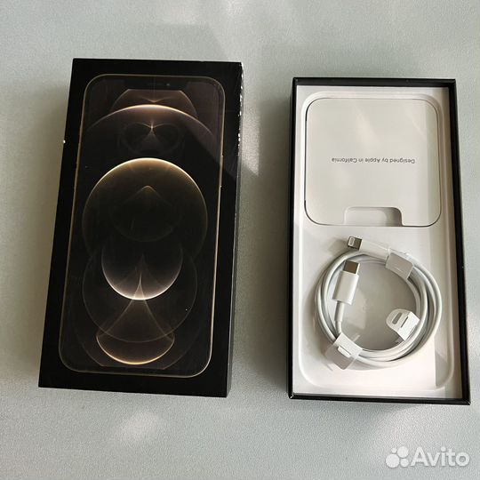 Коробка для iPhone 12 pro max и зарядка