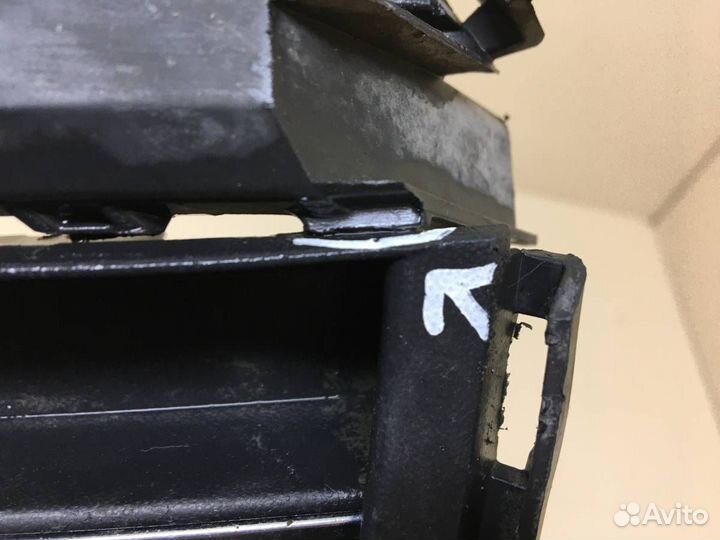 Решетка в бампер правая Volkswagen Touareg CR 2018