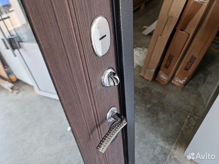 Дверь входная металлическая