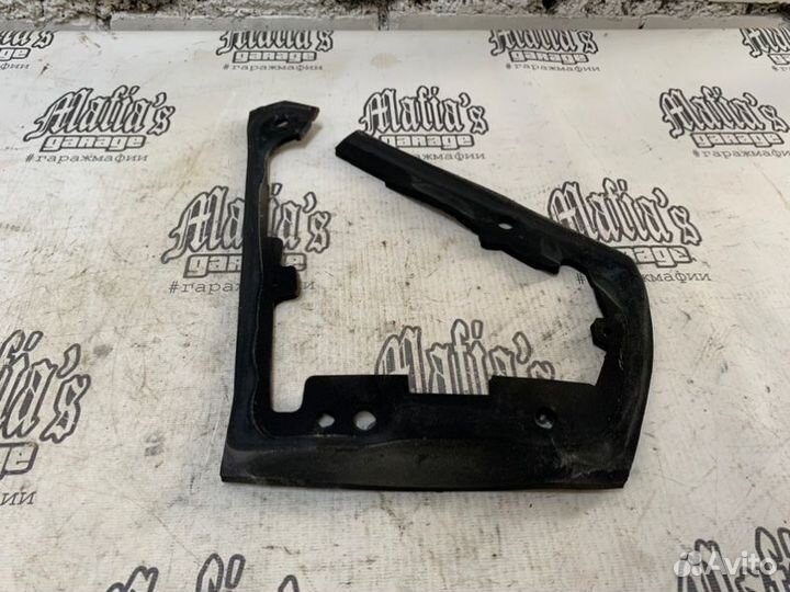 Уплотнитель заднего фонаря левый Mercedes-Benz