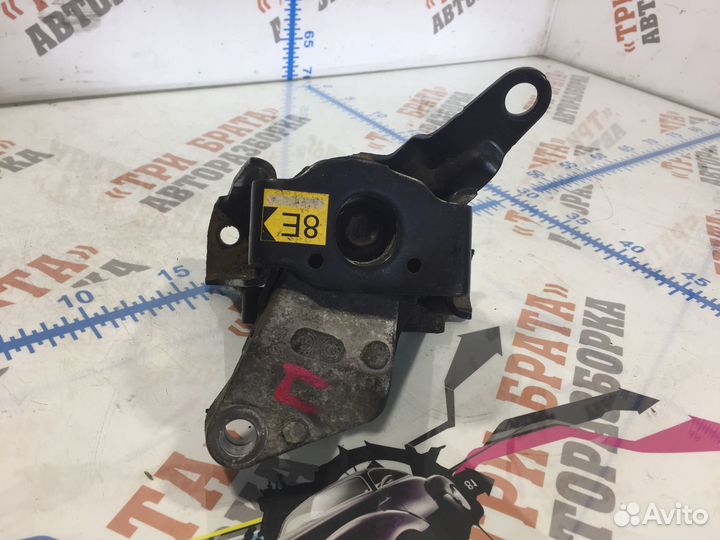 Тойота Королла Версо Подушка двигателя Прав