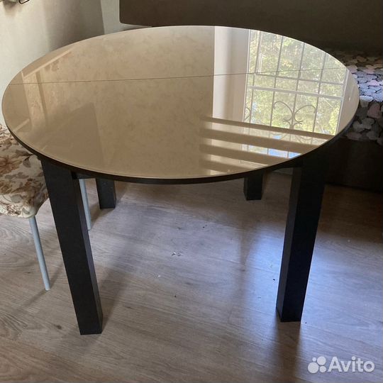 Кухонный стол стеклянный раздвижной
