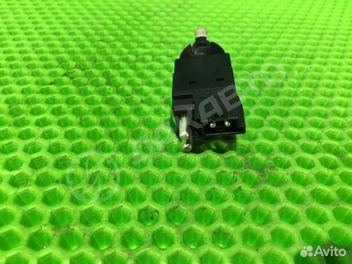 Выключатель стоп-сигнала Mercedes-Benz E W210