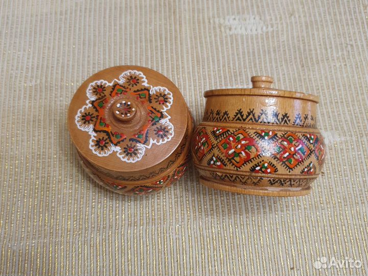 Деревянная шкатулка