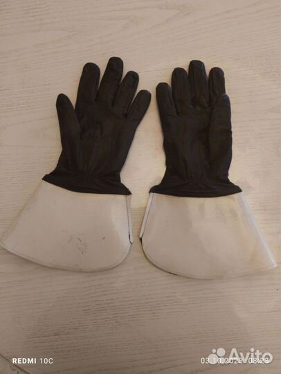 Перчатки