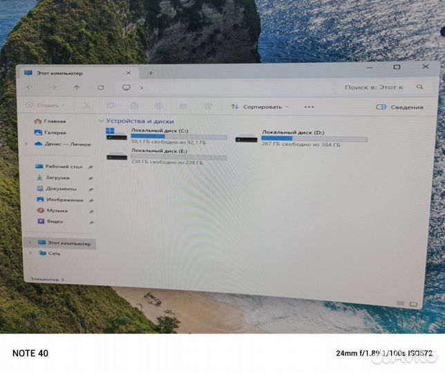 Игровой компьютер с монитором и клавиатурой