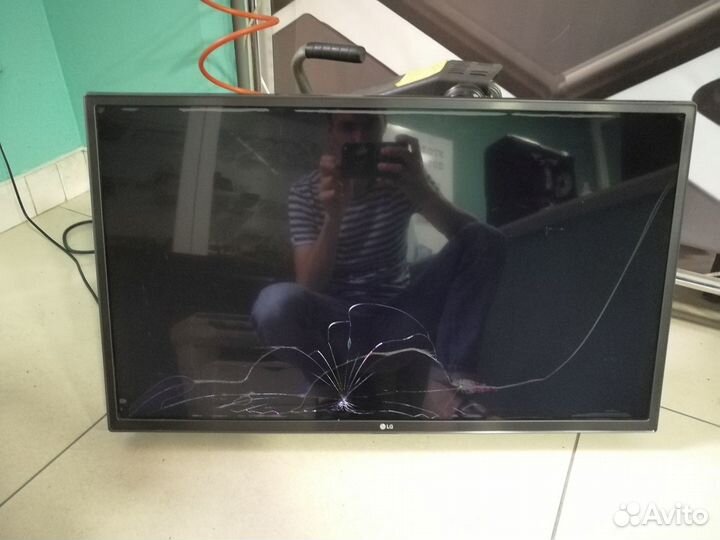 Телевизор LG 32LH530V (Разбор)(По запчастям)