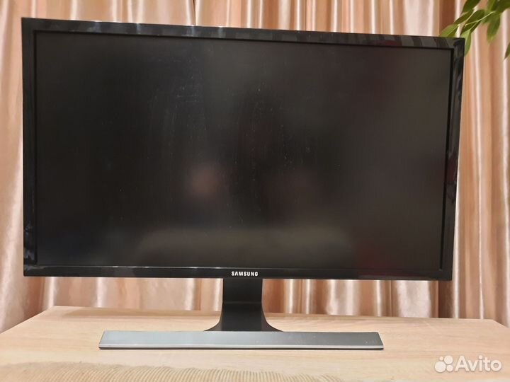 Монитор samsung U28E590D