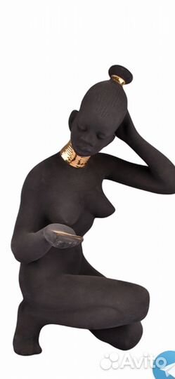 Статуэтка фарфоровая