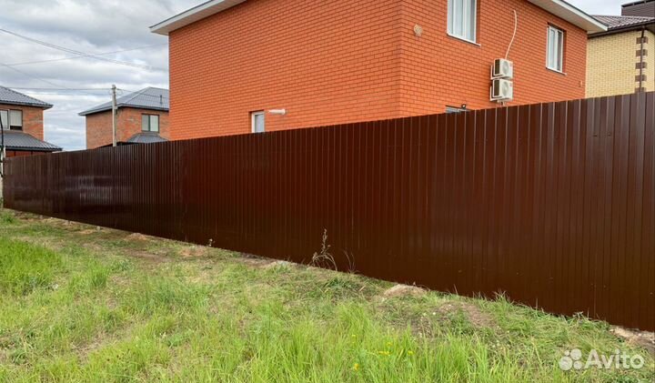 Бюджетный забор с распашными воротами 4 м под ключ