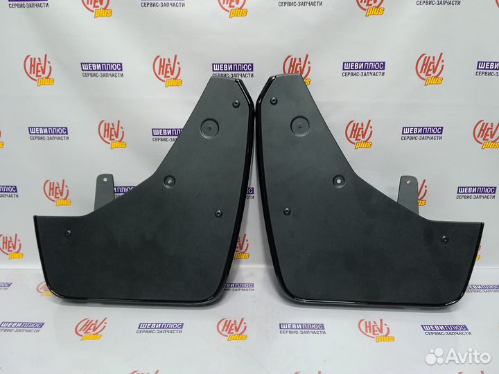 Брызговики передние Cadillac Escalade 2021г