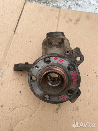 Поворотный кулак правый Volkswagen Polo 5 Rapid 1