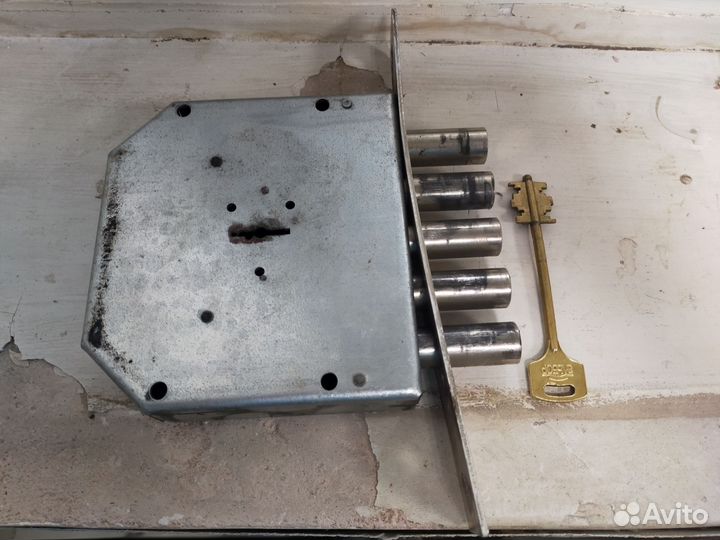 Замок врезной