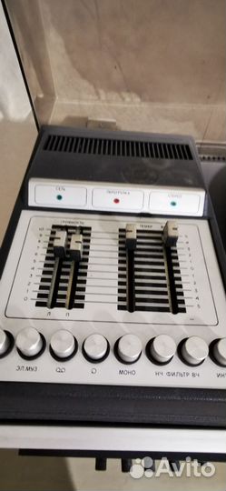 Виниловый проигрыватель