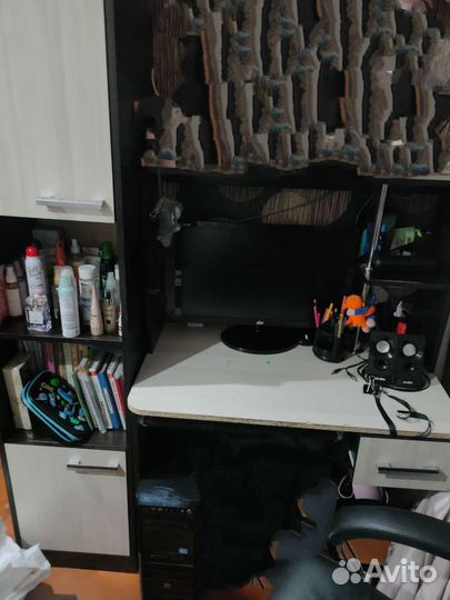 Компьютерный стол с пеналом