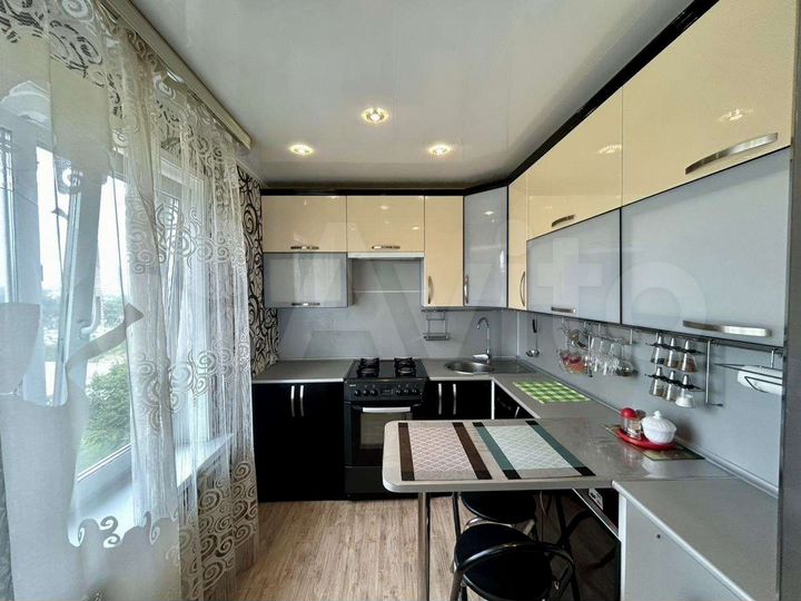 3-к. квартира, 61 м², 5/5 эт.