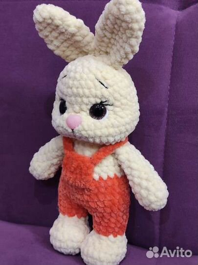 Вязаные игрушки зайчик