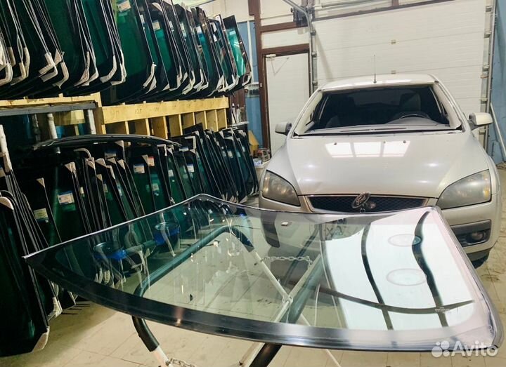 Лобовое стекло на Форд Фокус. Магазин и установка