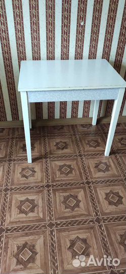 Стол обеденный