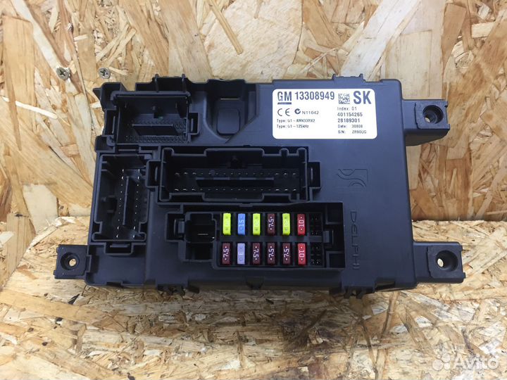 Блок предохранителей Opel Corsa D GM 13308949 SK