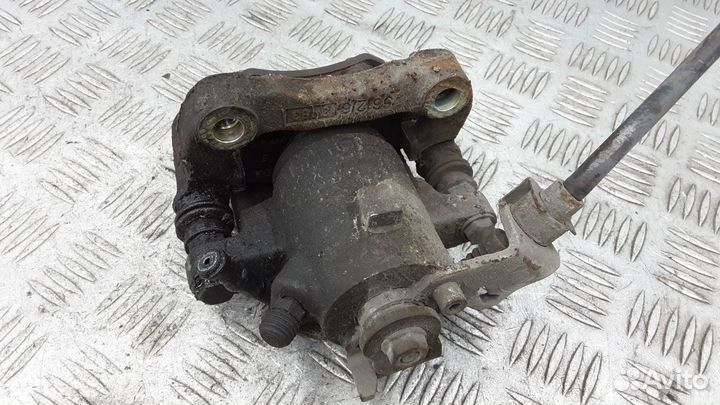 Суппорт тормозной задний левый на Volkswagen Bora