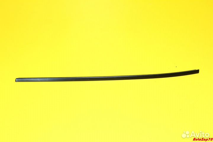 VW Phaeton Молдинг лобового стекла правый