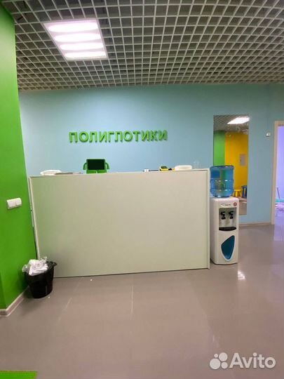 Стойки ресепшн