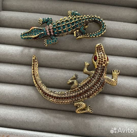 Брошь крокодил