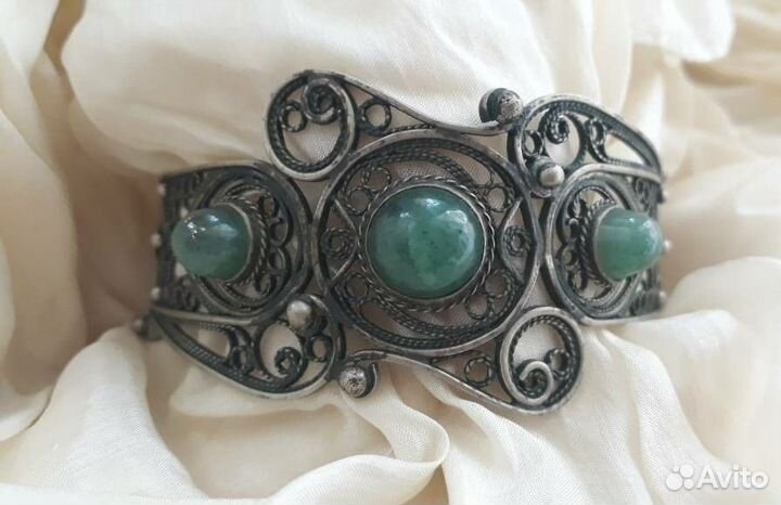 Браслет с зелеными камнями. Винтаж