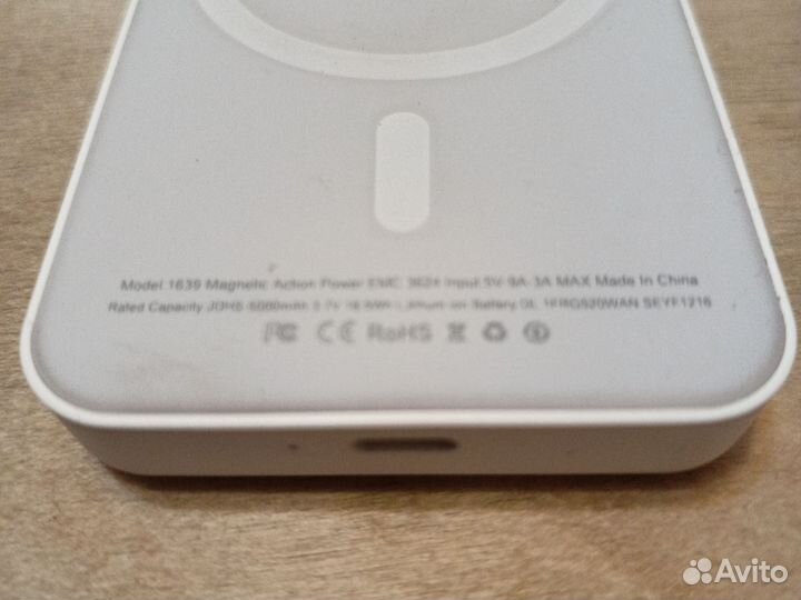 Павербанк apple