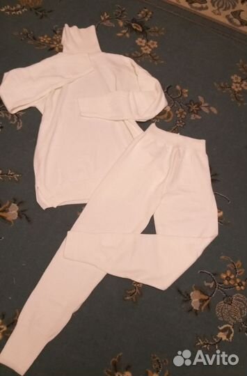 Костюм женский вязанный