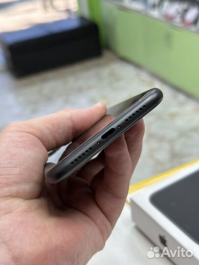 Телефон iPhone 11 64