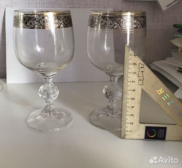 Стеклянные стопки и стаканы
