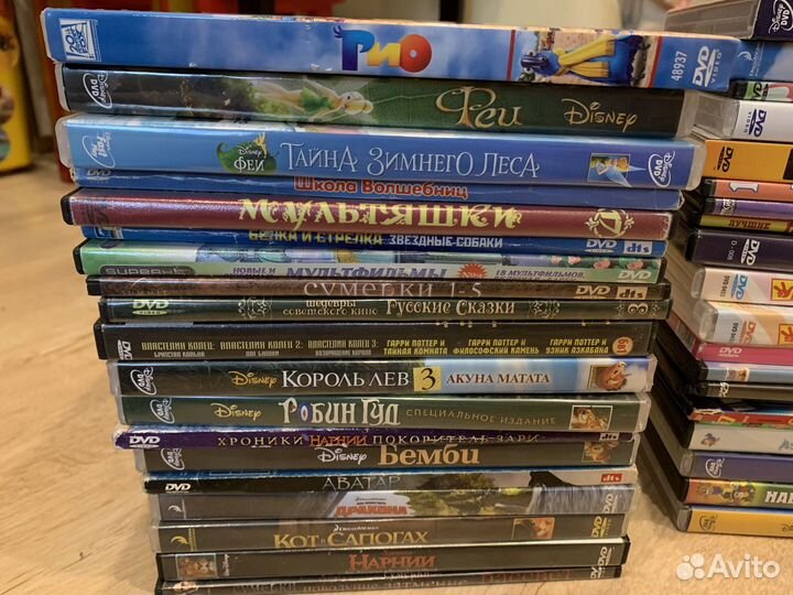 CD-диски с мультфильмами и кино