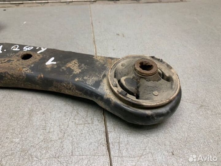 Рычаг передний левый Toyota Avensis T250 универсал
